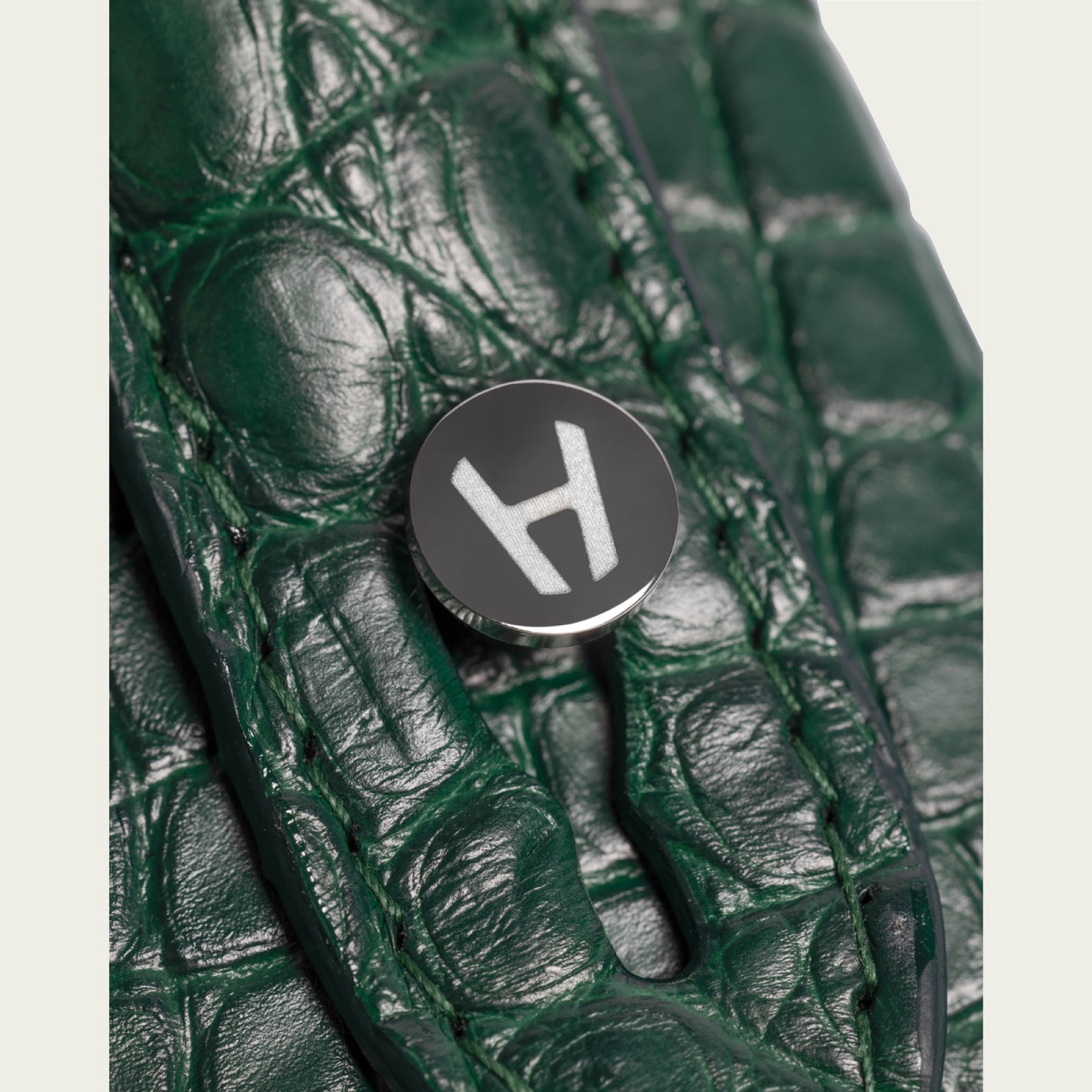 Alligator Back Cover Finger
